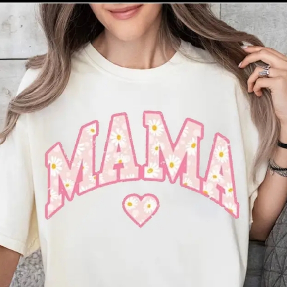 Gildan Tops - 💕2/$20💕 Graphic design Mama T shirt